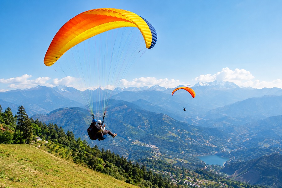 Best Paragliding Destinations in India: Explore Scenic Mountains, Valleys and Summer Adventures